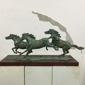 China Abstract Cast Large Bronze Horse Statue , Cabinet Contemporary Animal Sculpture on sale