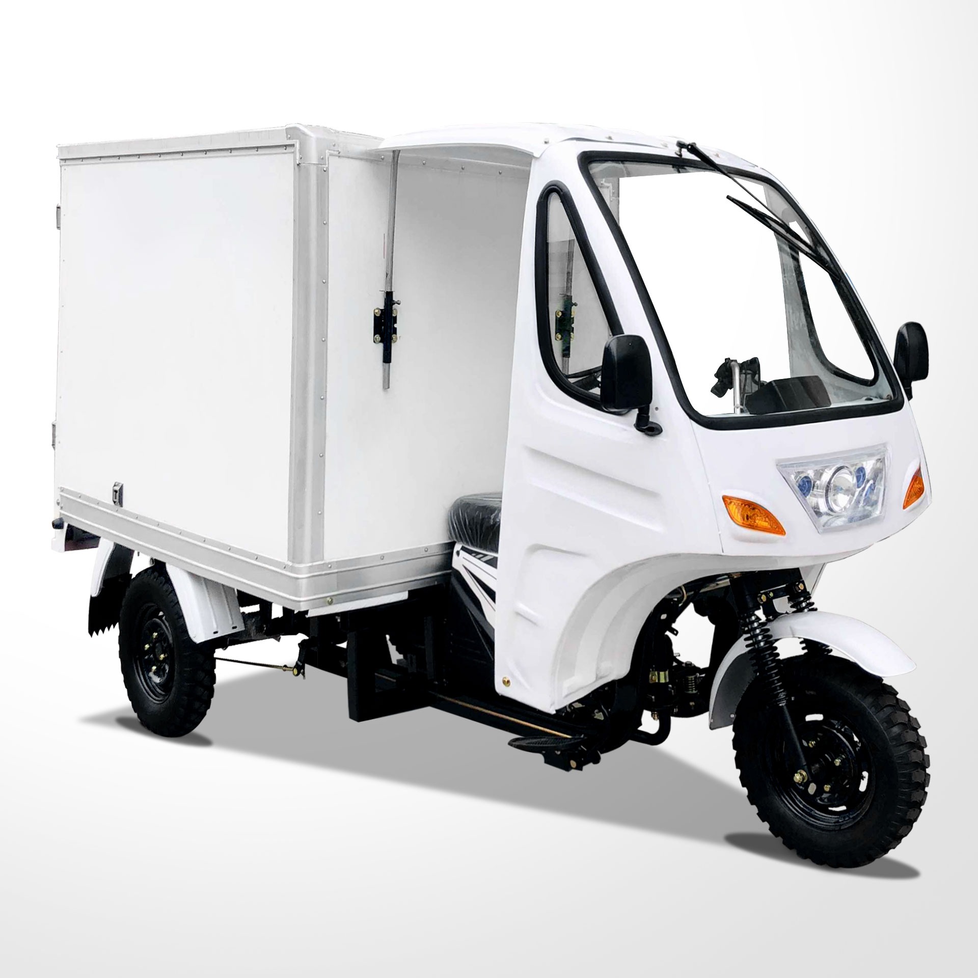 DAYANG Box Cargo Tricycle Longer Five Wheel Design with White Lifan Body and 800W Power