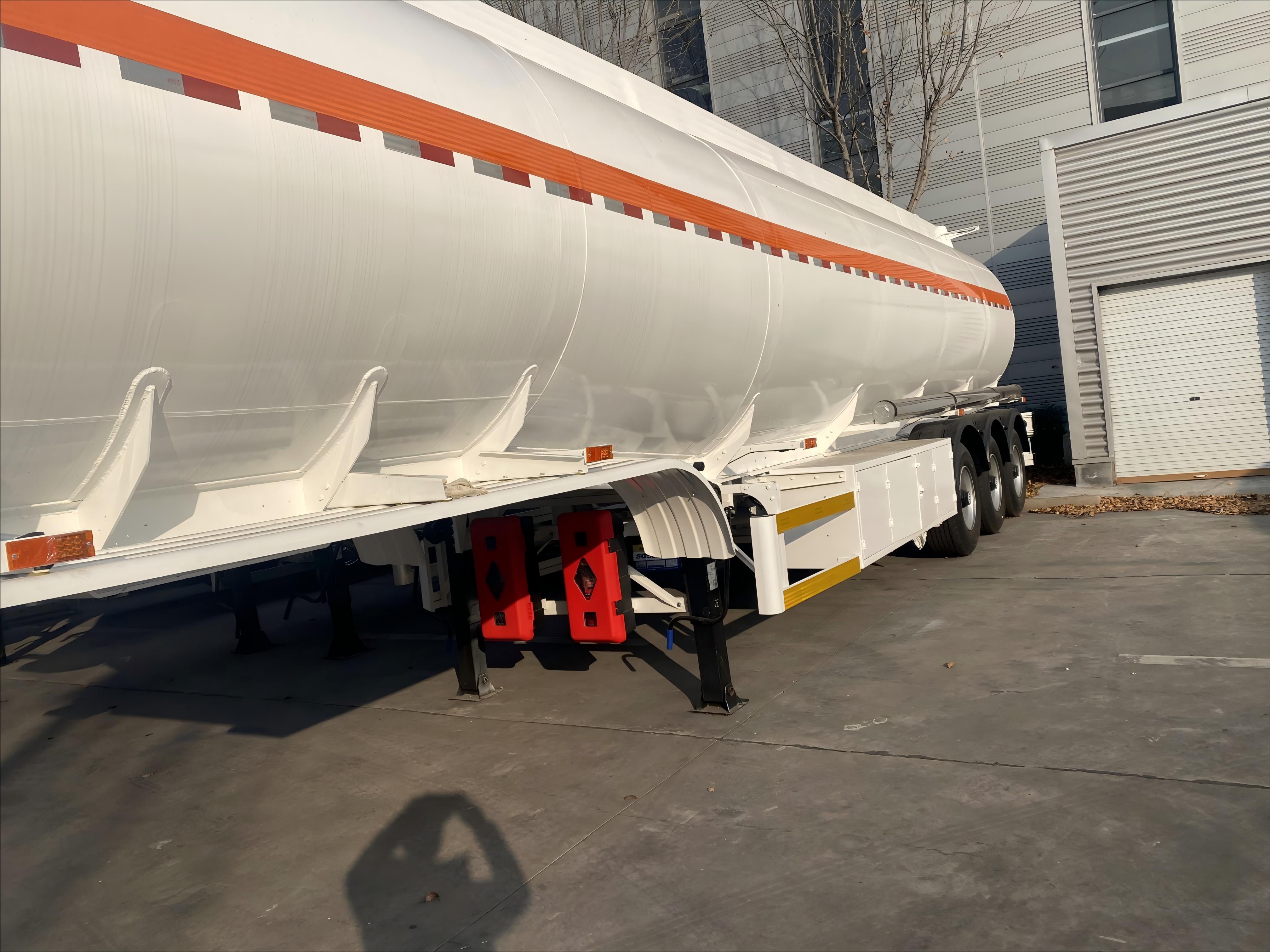 CIMC water, milk, diesel, gasoline, edible oil, petroleum liquid transport Fuel tank truck