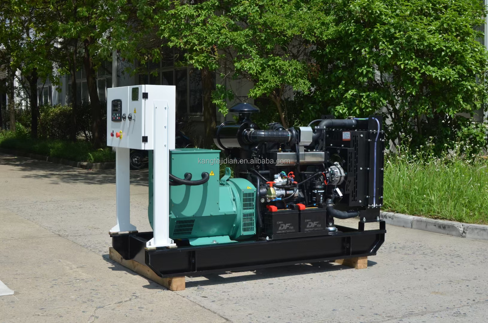 Small Power Genset 4BTA3.9-G11 Engine 80kva Diesel Generator with 220/110V Voltage