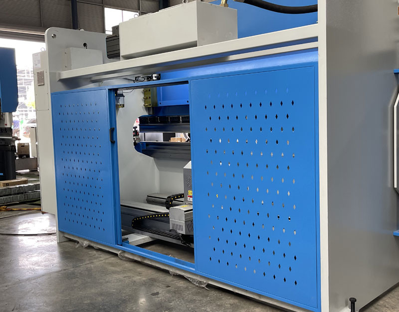 Hydraulic CNC 8 +1 Axis Press Brakes Electrohydraulic Press Bending Brake For Special-Shaped Workpieces