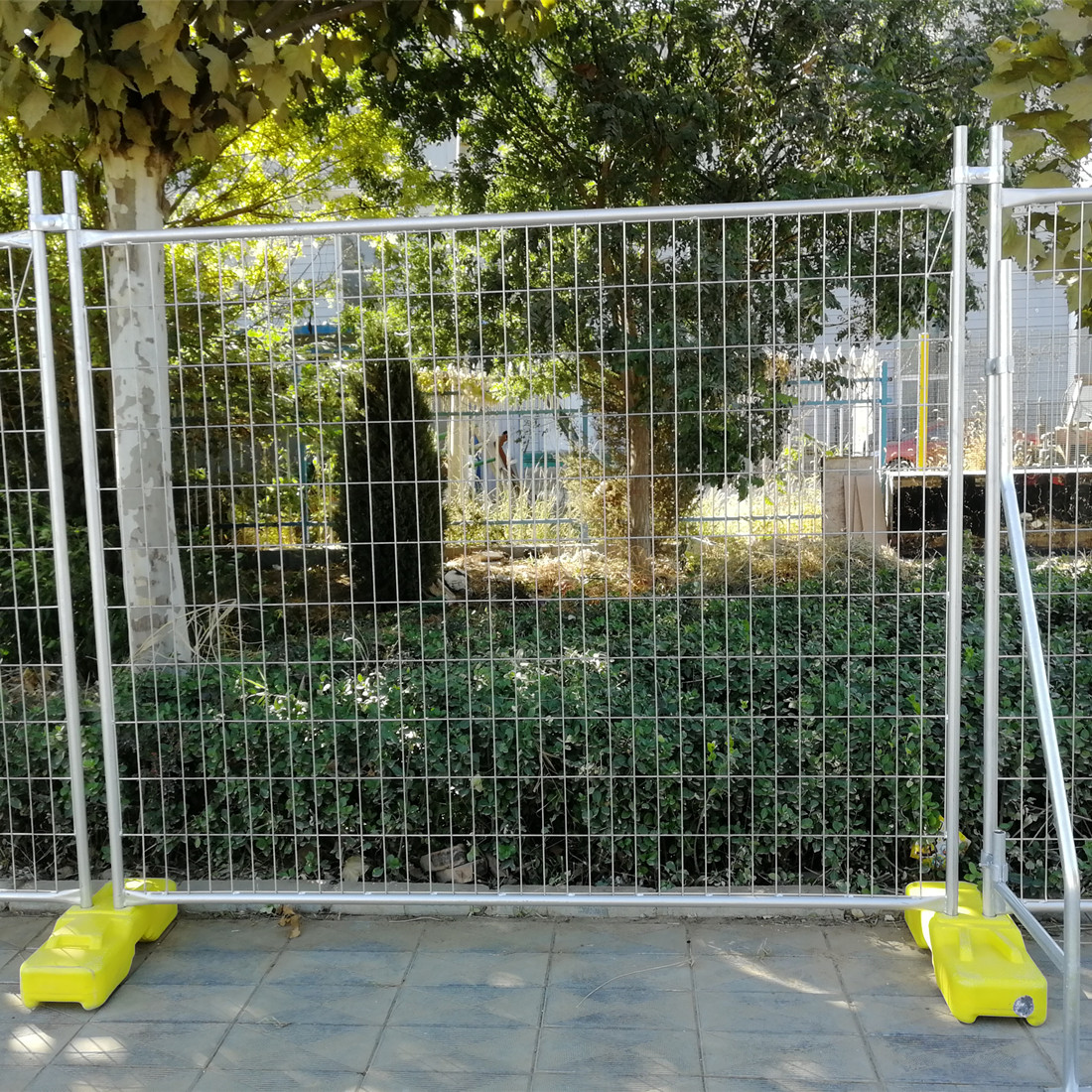 OEM Heat Treated 2.4m Width Temp Construction Fence