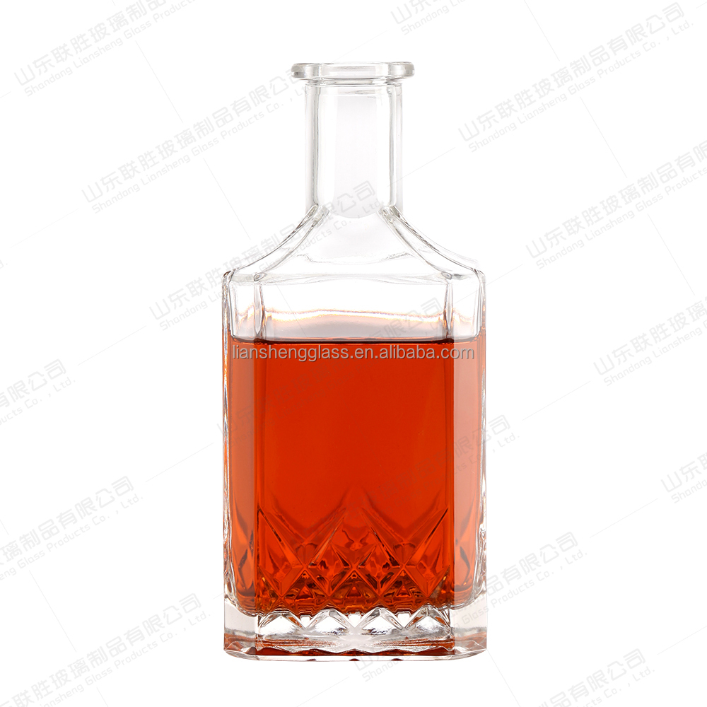 Acceptable Customer's Logo 500ml Clear Glass Brandy XO Liquor Wine Bottle with Cork