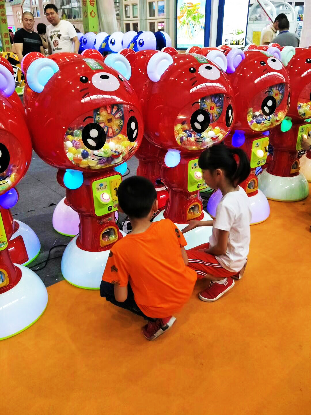 Dreamland coin operated plastic prize vending capsule toy game machine for entertainment center
