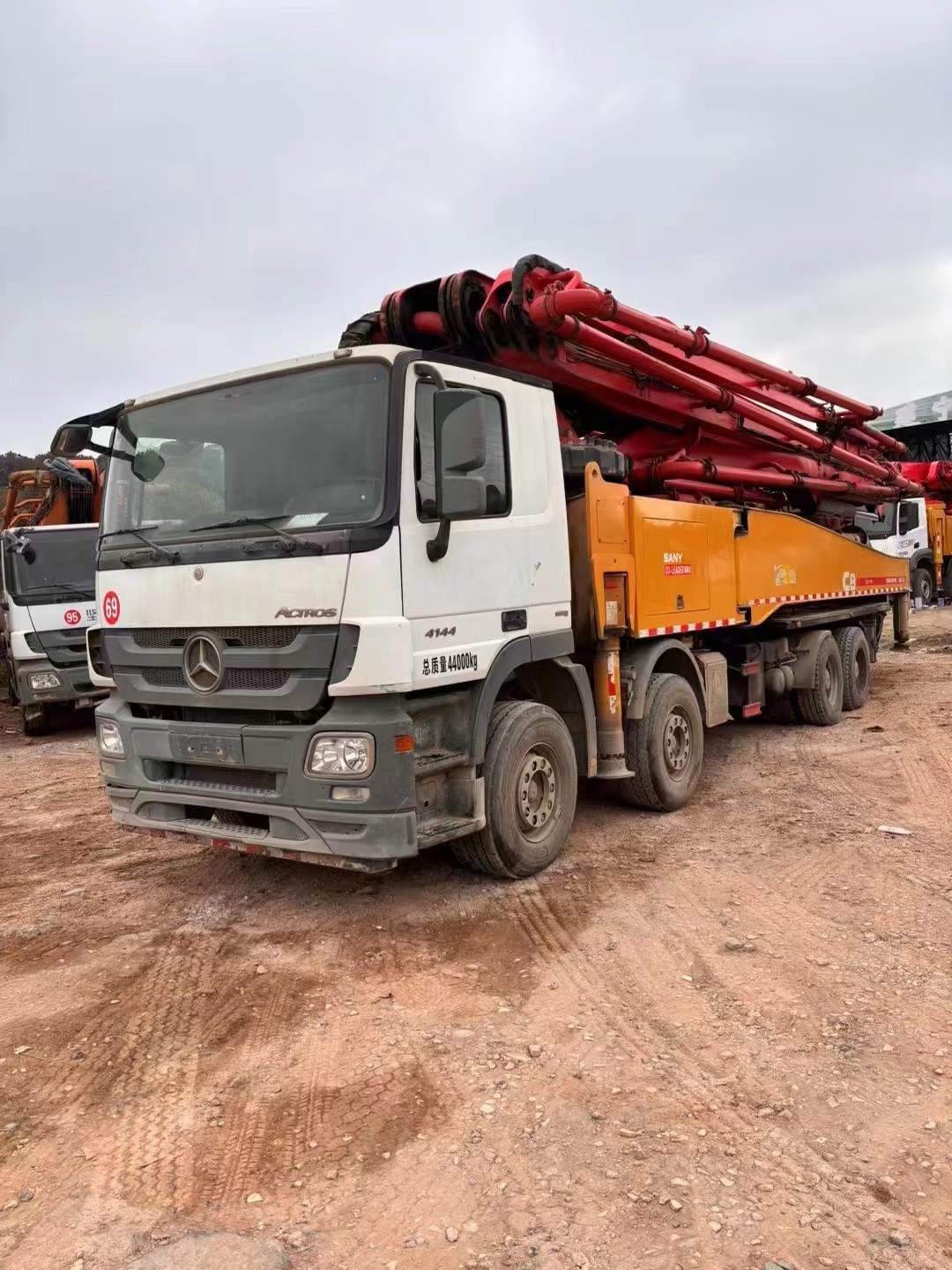 170m3/h Used Concrete Pump Truck Mounted Sany Benz Chassis 56 Meters SYM5445THB 560C-8A