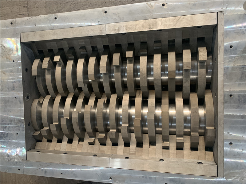 Crusher Plastic Auxiliary Machinery High Accuracy Recycled Double Shaft Shredder Blades