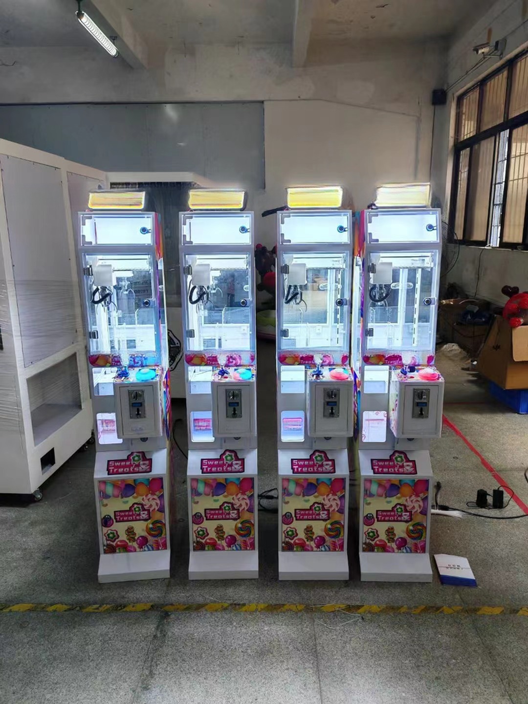 Dreamland High Profit Coin Operated Lucky Claw Crane Games Cheap Mini Prize Game Machine