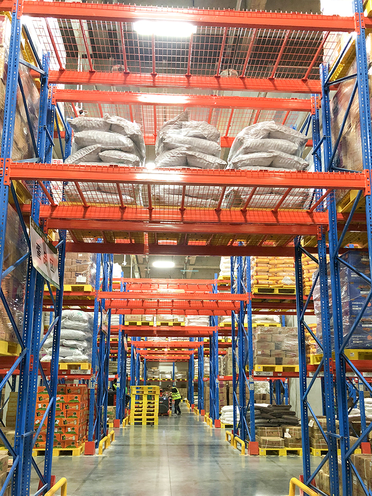 Sturdy Warehouse Pallet Rack with Rack Safety and Steel Construction Width 1000-3900mm
