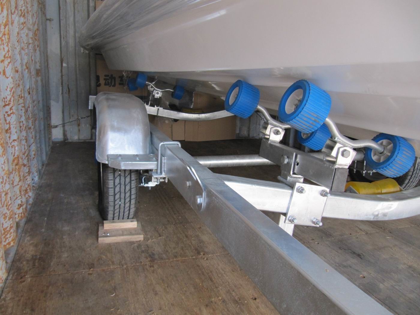 Single Axle Galvanized Steel Boat Trailer 680 Cm 356 Kgs For Fiberglass Boats