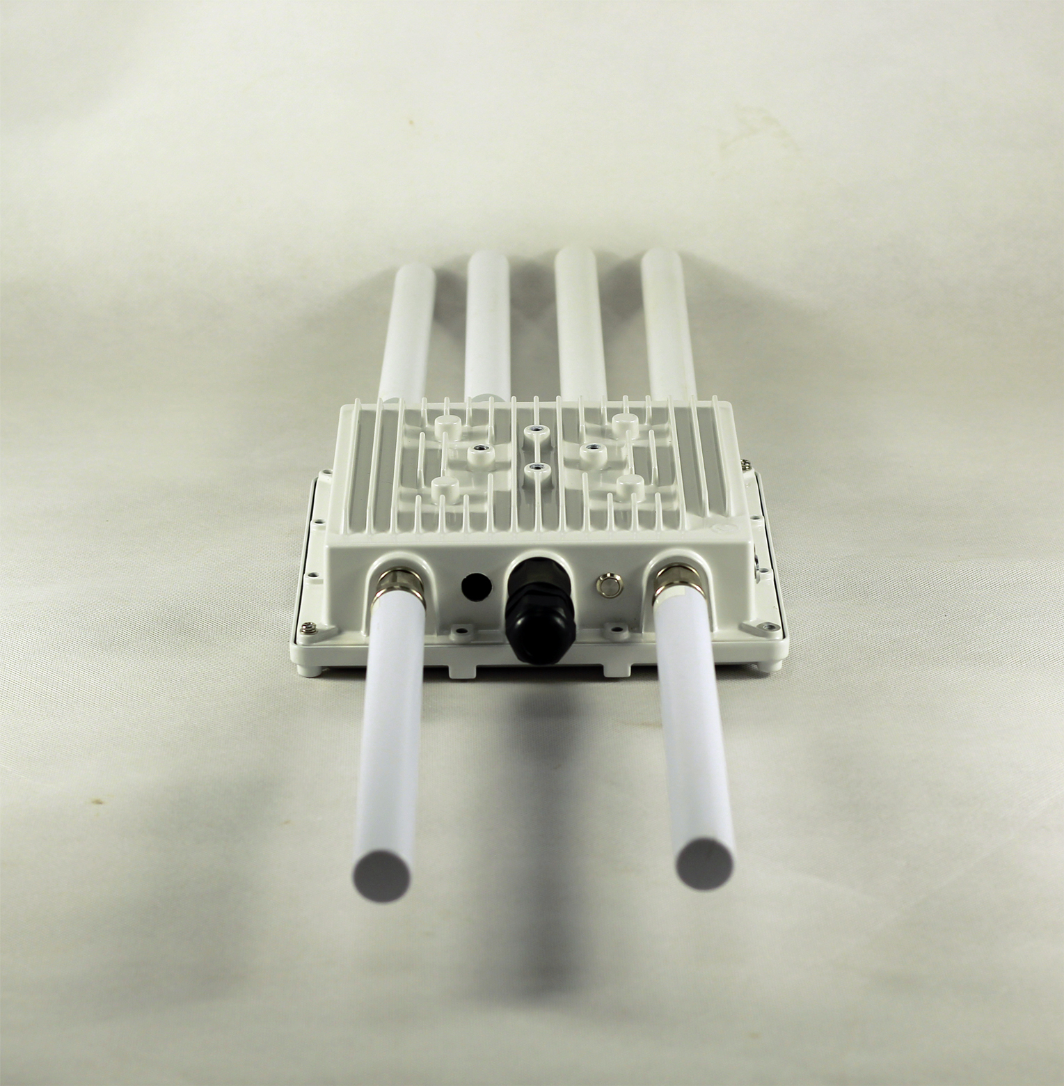 High Data Transfer Rate IP67 Waterproof Outdoor 5G CPE with High Interference Immunity