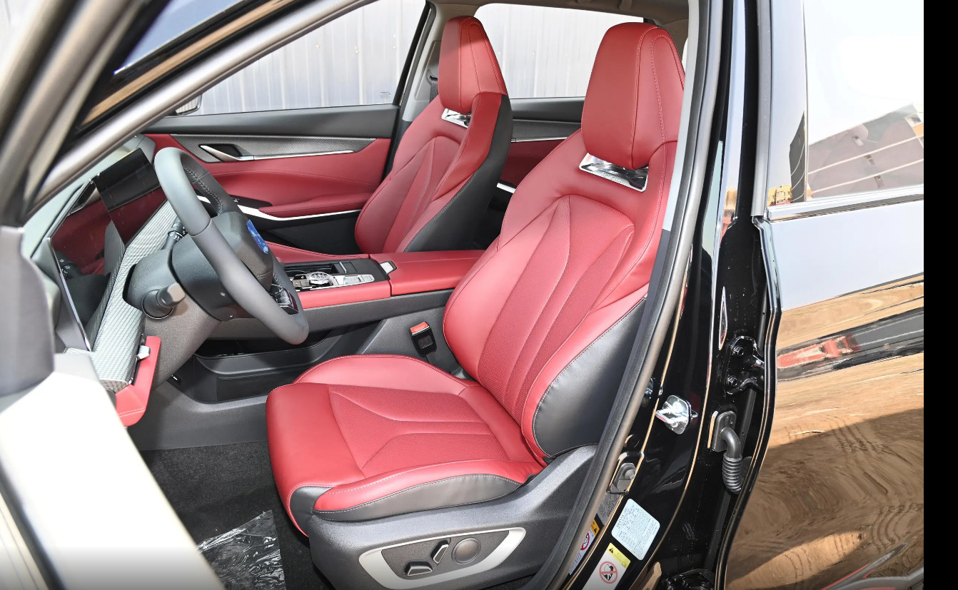 Changan CS75 PLUS Compact 5 Door 5 Seat SUV 1.5T LxWxH(Mm) 4700x1865x1710