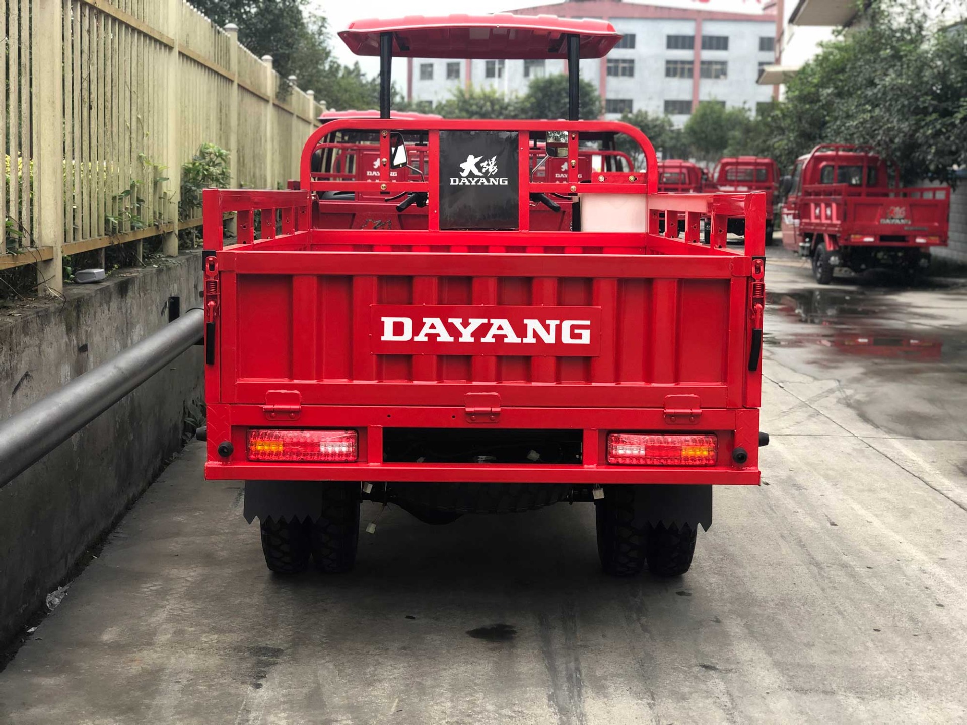 Unleash the Power of DAYANG DY-H8 250cc/300cc/350cc Tricycle in Africa with 12V Engine