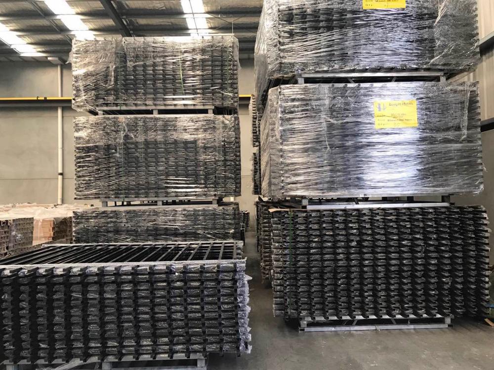 Chinese best quailty powder coating black garrison fence