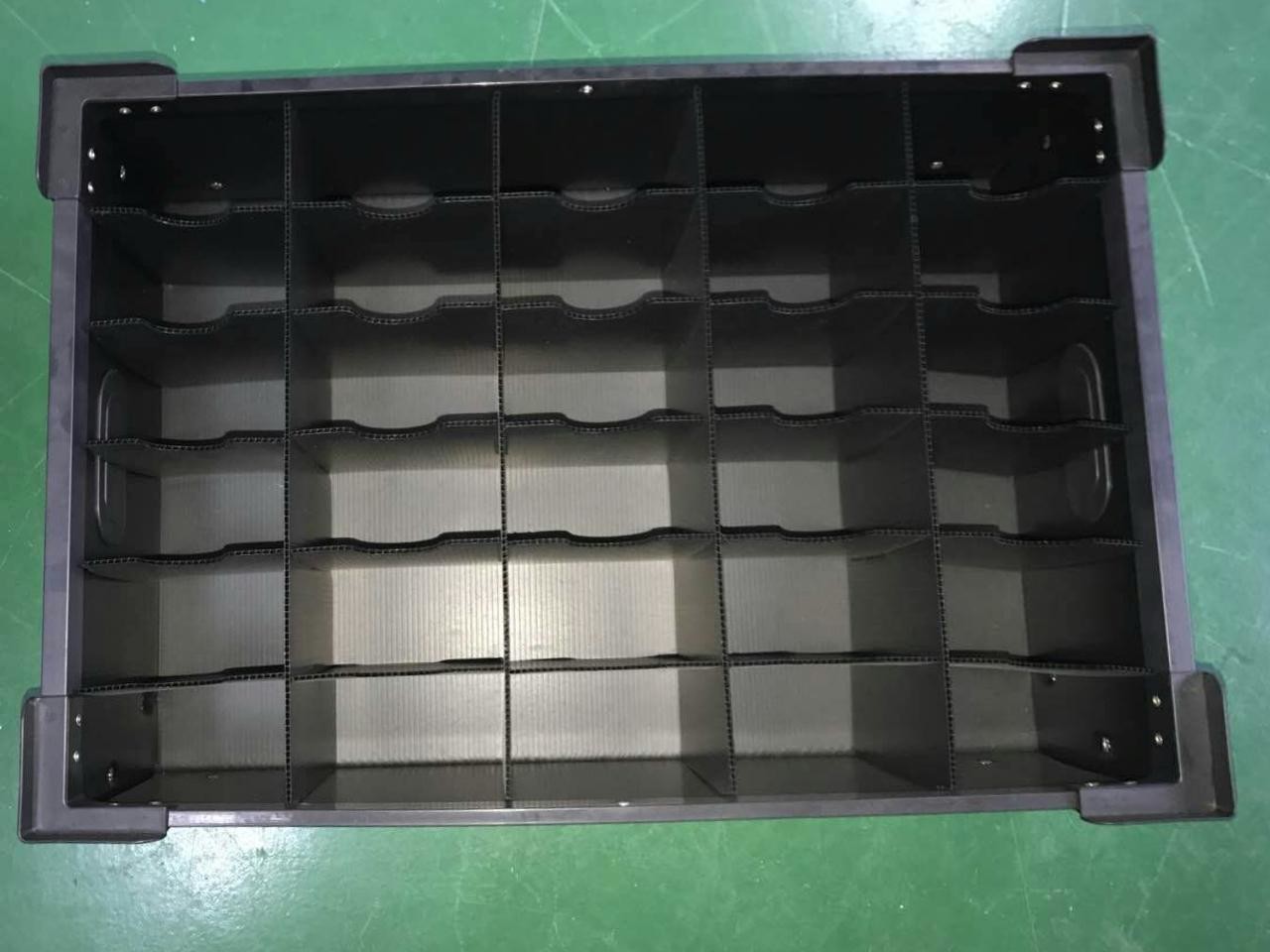 Waterproof Snap Lock Plastic Dividers Box Plastic Divider Container Carton For Storage