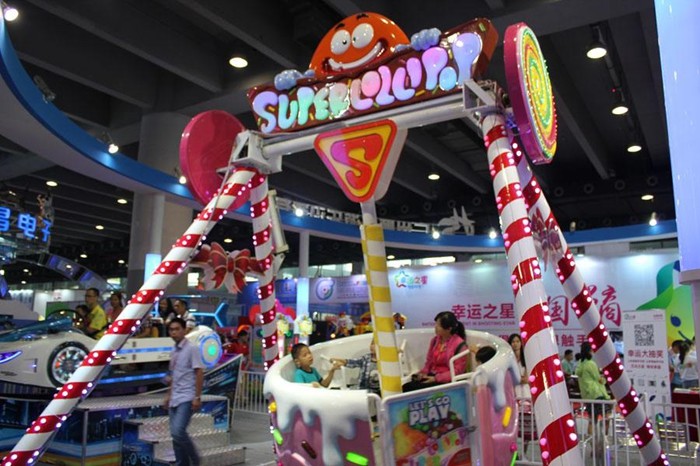 45 Degree Swing Pendulum Amusement Ride 2200W For Indoor Shopping Mall
