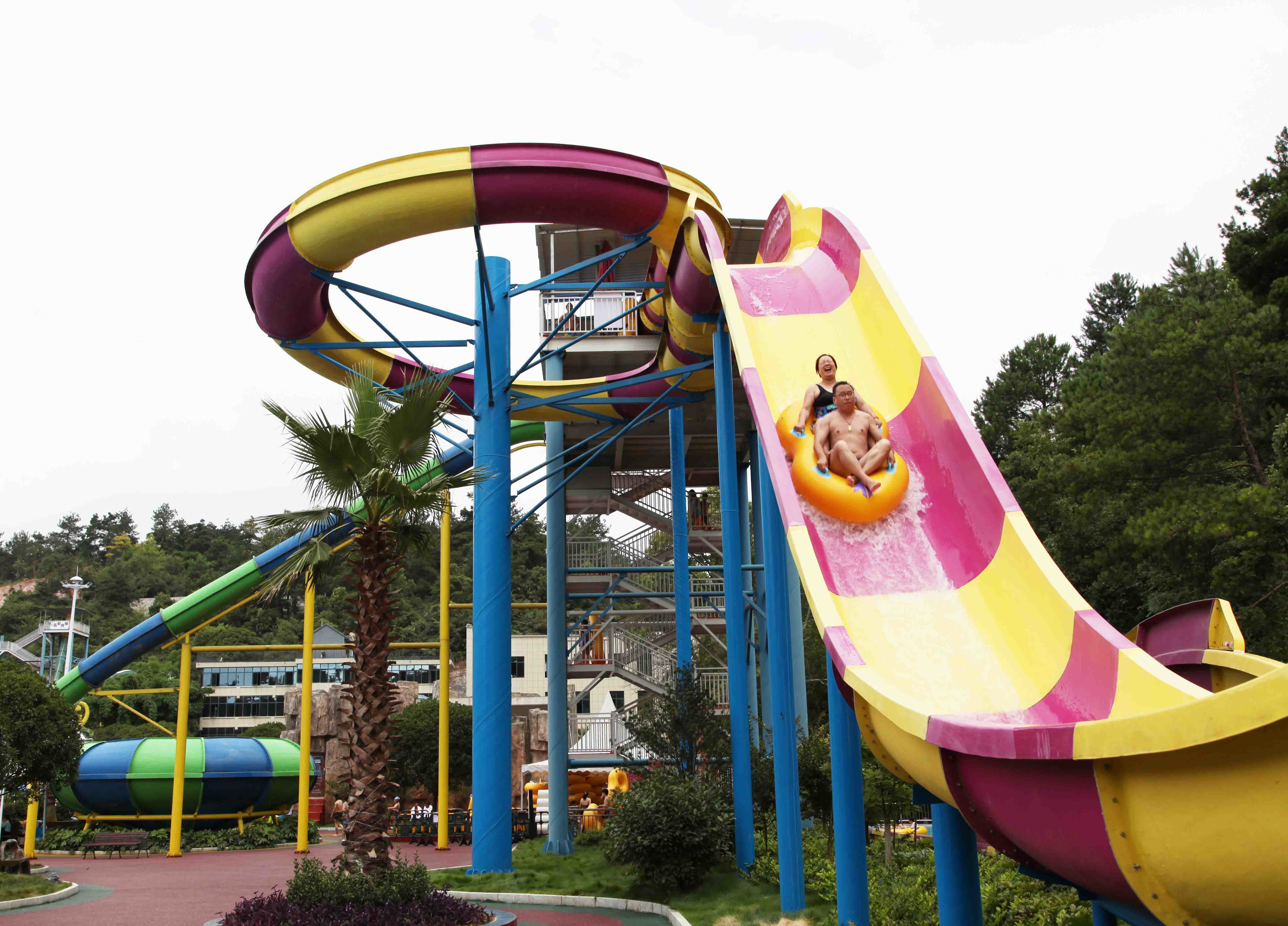 Giant Water Park Equipment Exciting Swwiming Pool Fiberglass Water Slides For Adults in Themed Water Park