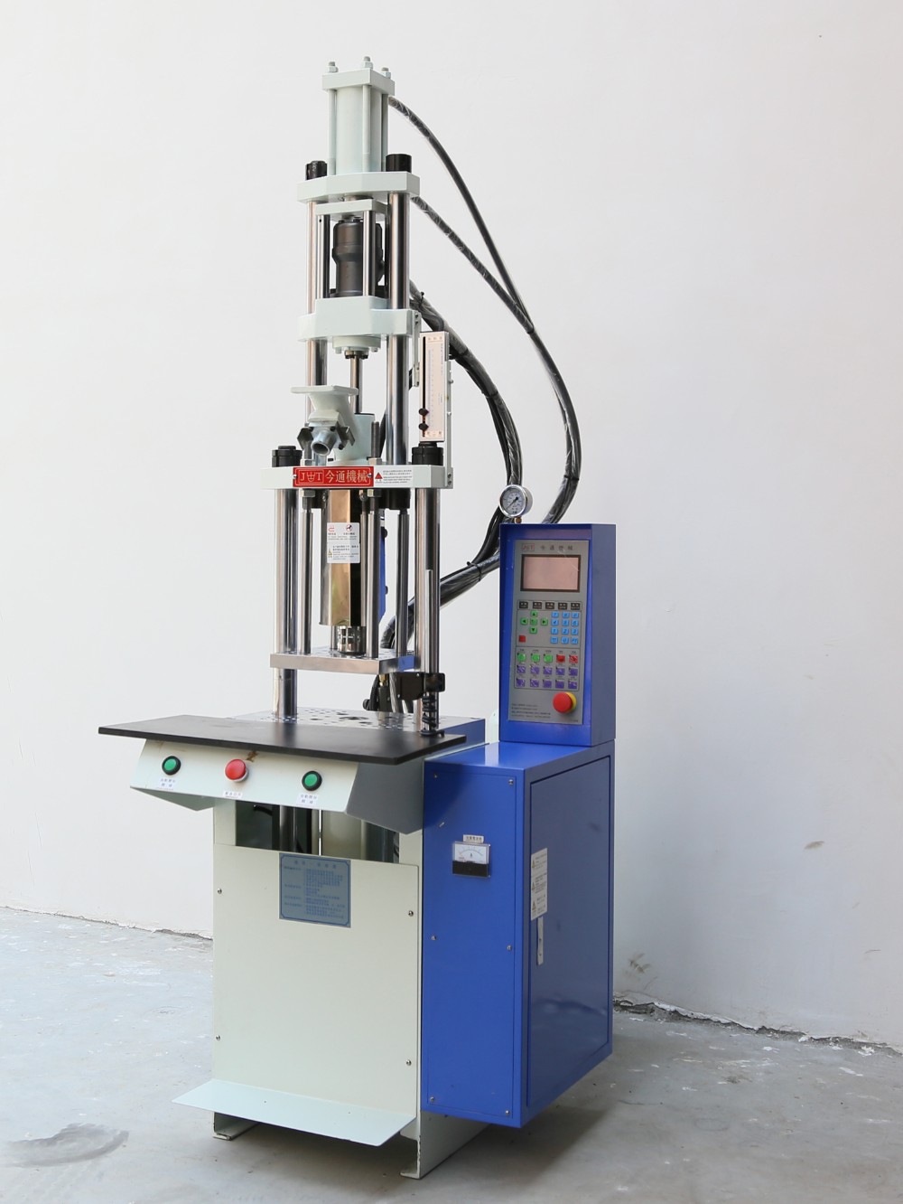 PP Micro Plastic Vertical Injection Moulding Machine 30T With 20mm Screw Diameter