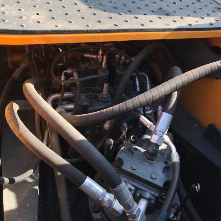 Original Hydraulic Valve Hyundai 305 Excavator 30 Ton in Shanghai 1500 Working Hours