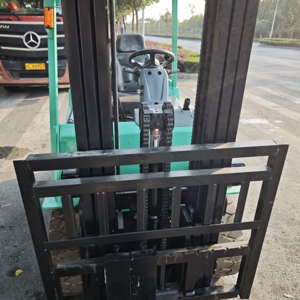 Used TCM 3-ton diesel forklift operational view