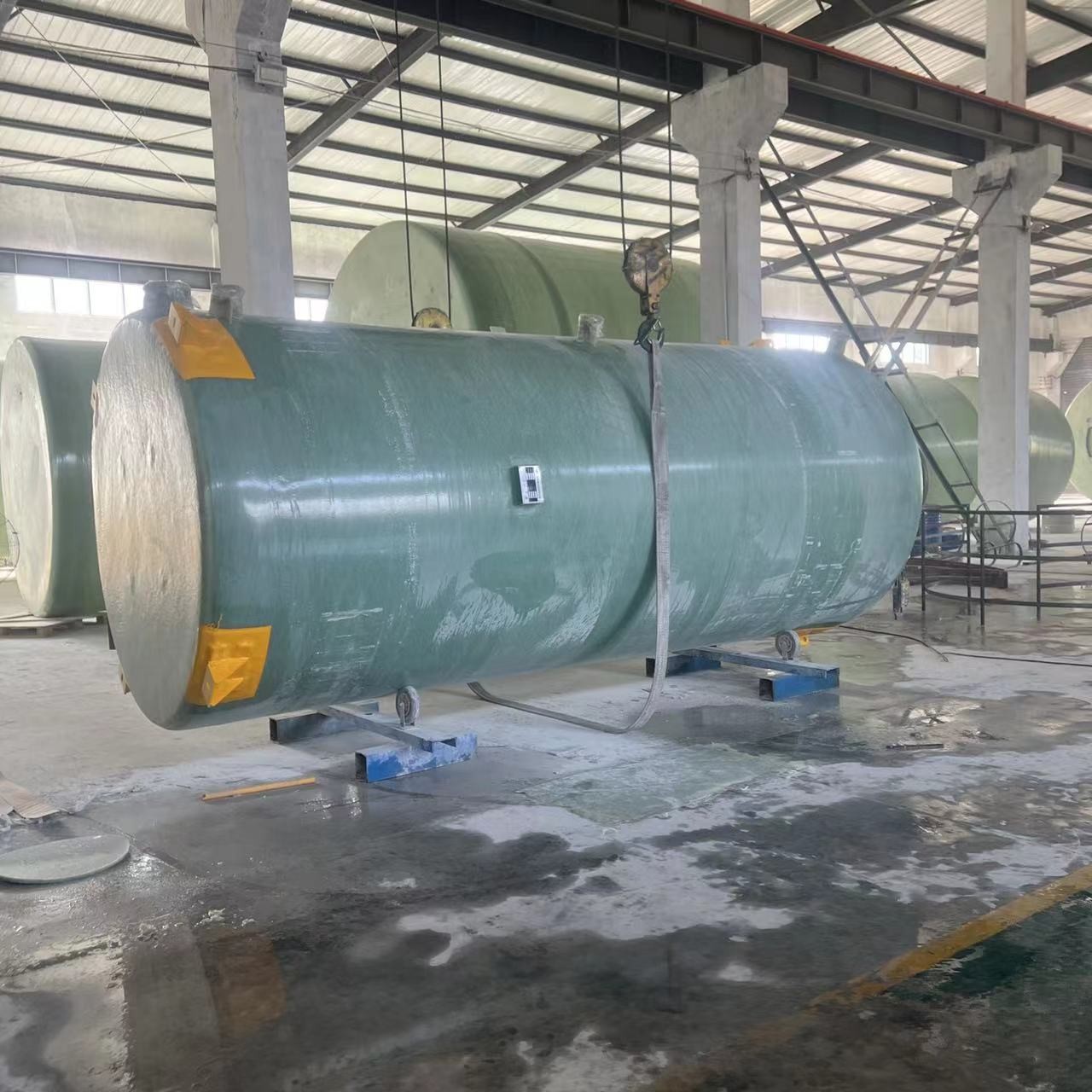 2500mm Water Reservoir FRP Storage Tank Green High Strength Vertical
