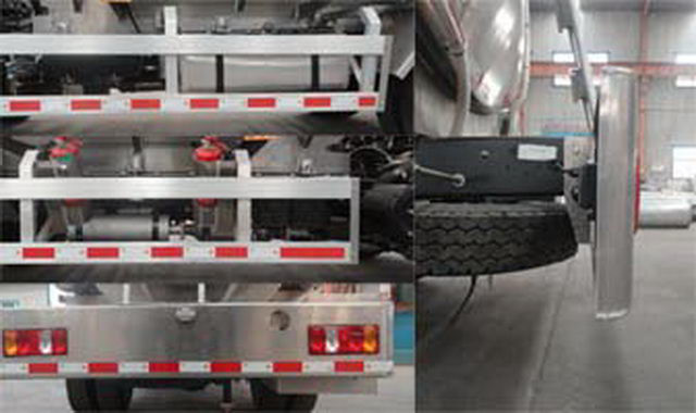 Howo Edible Oil Transport Vehicle Light Duty Commercial Trucks 8280 Kg