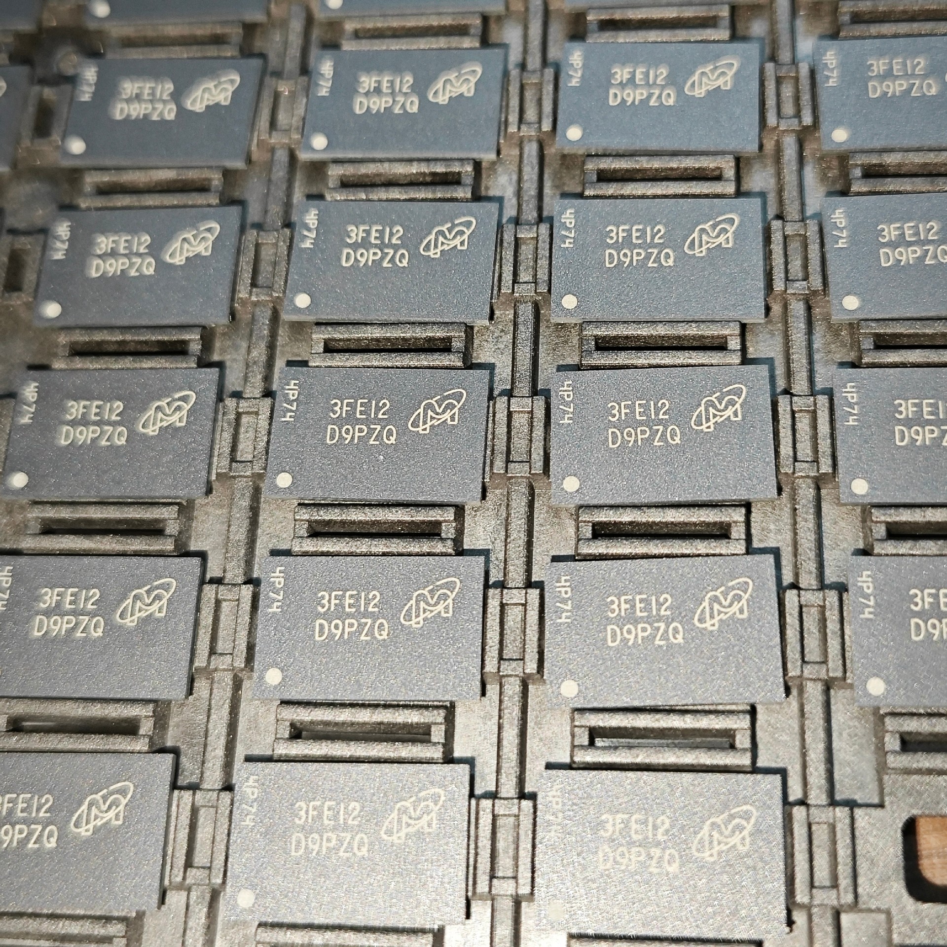 MT41K256M16HA-107G:E D9 - 4GB DDR3 SDRAM