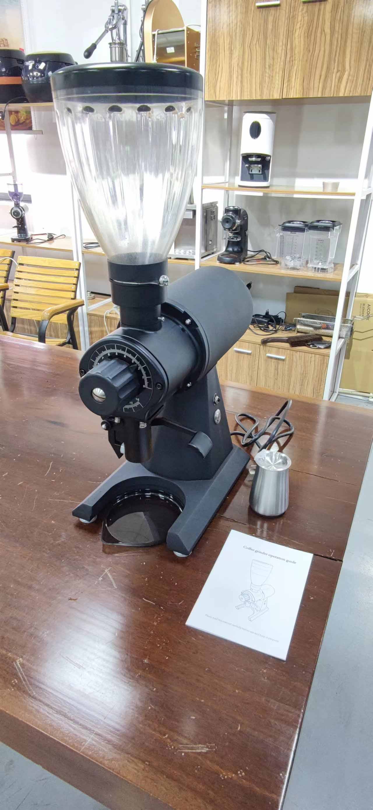 Commercial Espresso Coffee Grinder with 1kg Bean Hopper Capacity and 1000W Power