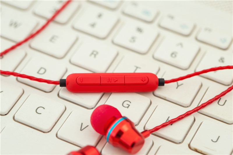 2018 HZD1801E Hot Sell China good music quality 6 u speaker color mp3 mobile phone computer wired earphone