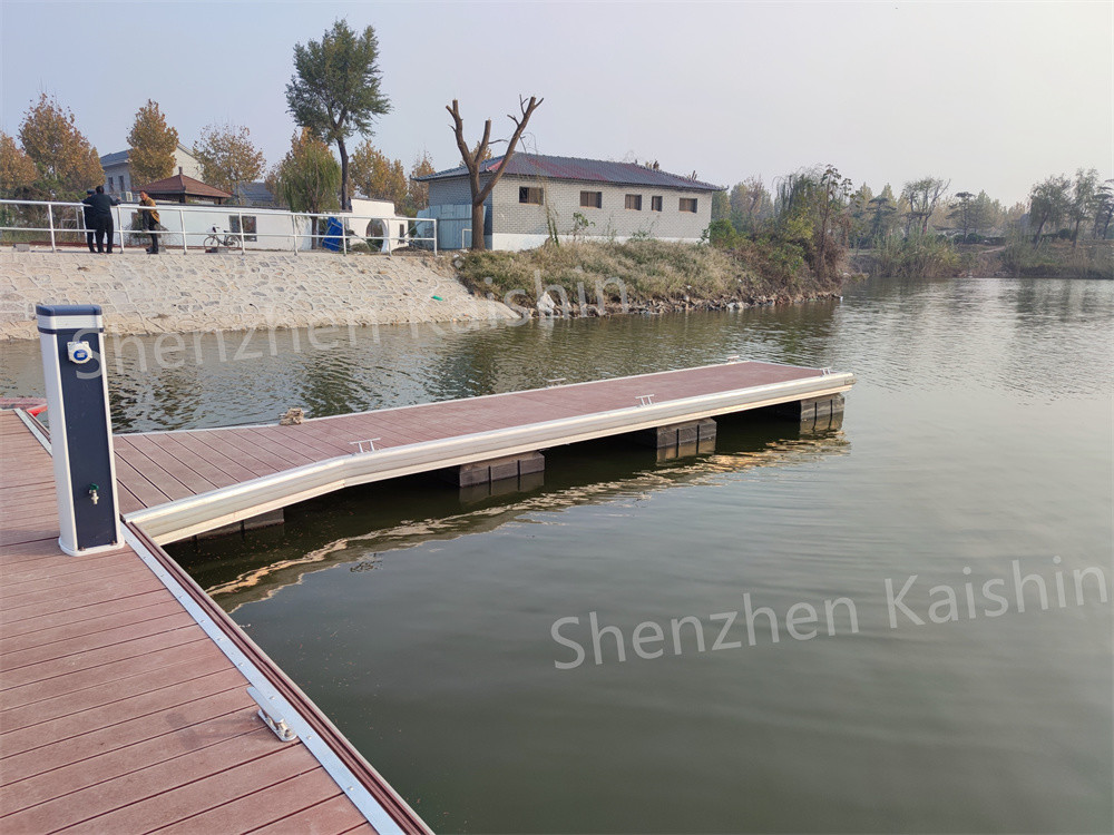 Black LLDPE Floaters With Loading Capacity Of 350kgs/M2 And EPS Foam For Marina Floating Dock