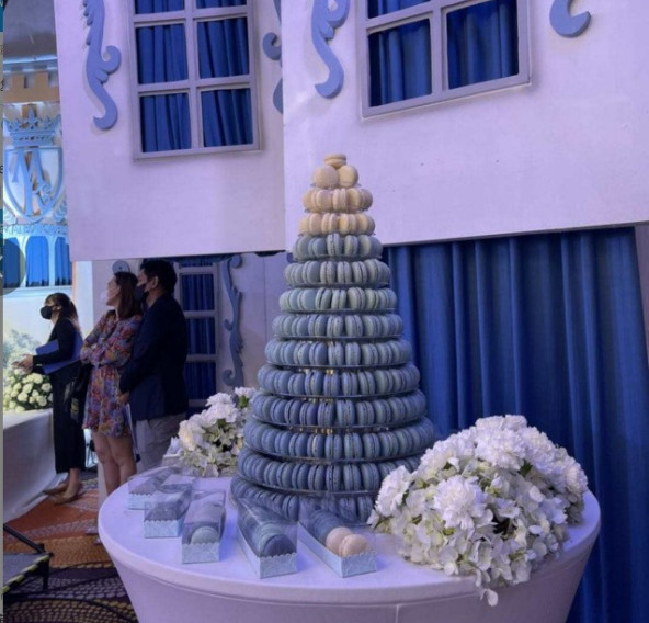 13 Tier large Plastic Macaron Packaging White 62cm Wedding Cupcake Stand