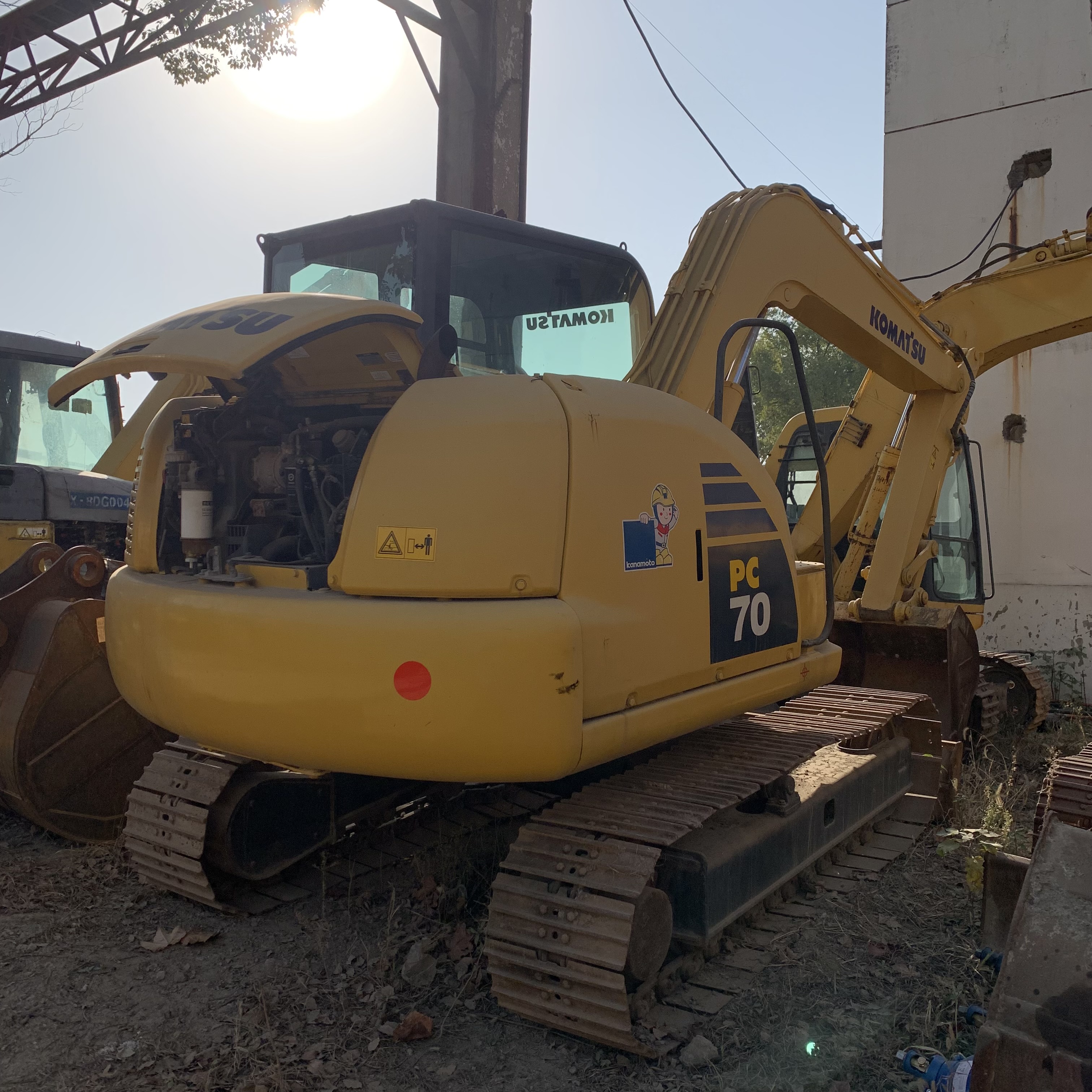 Excavating 7 tons of durable hydraulic track type PC Komatsu 70 second-hand excavator at a low price and selling well