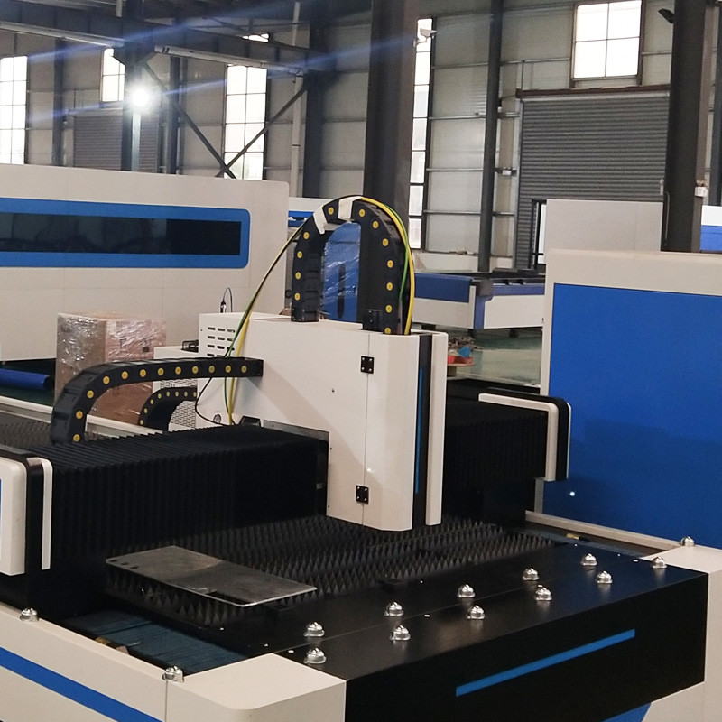 Raycus 1KW 2KW CNC Fiber Laser Cutting Machine High Accuracy