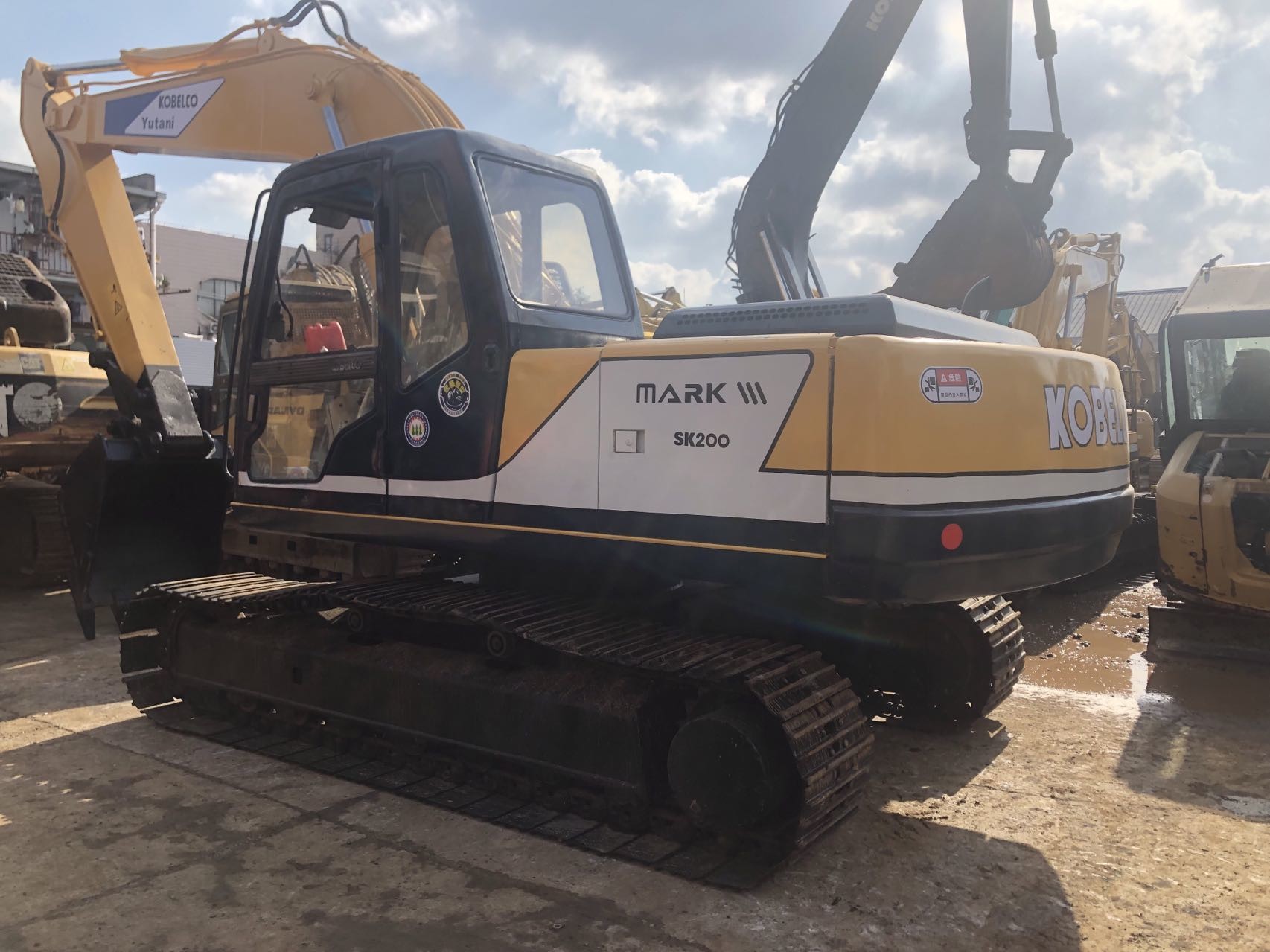 Crawler Type Used Kobelco Excavator SK200-3 SK200-4 SK200