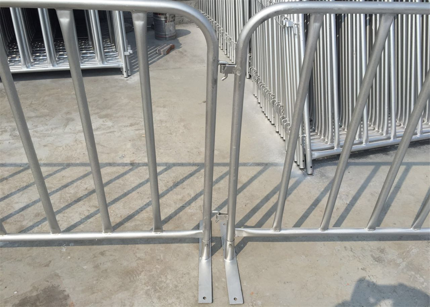Hot sale road safety metal pedestrian used crowd control barrier
