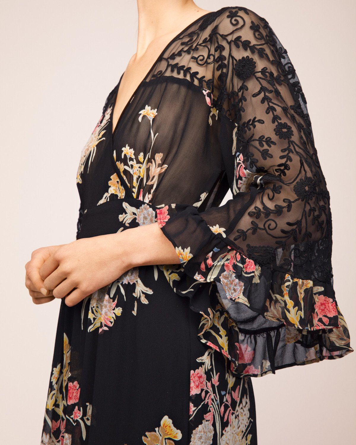 Fashion Design Empire Waist Floral Embroidered V-Neckline Maxi Woman Dress