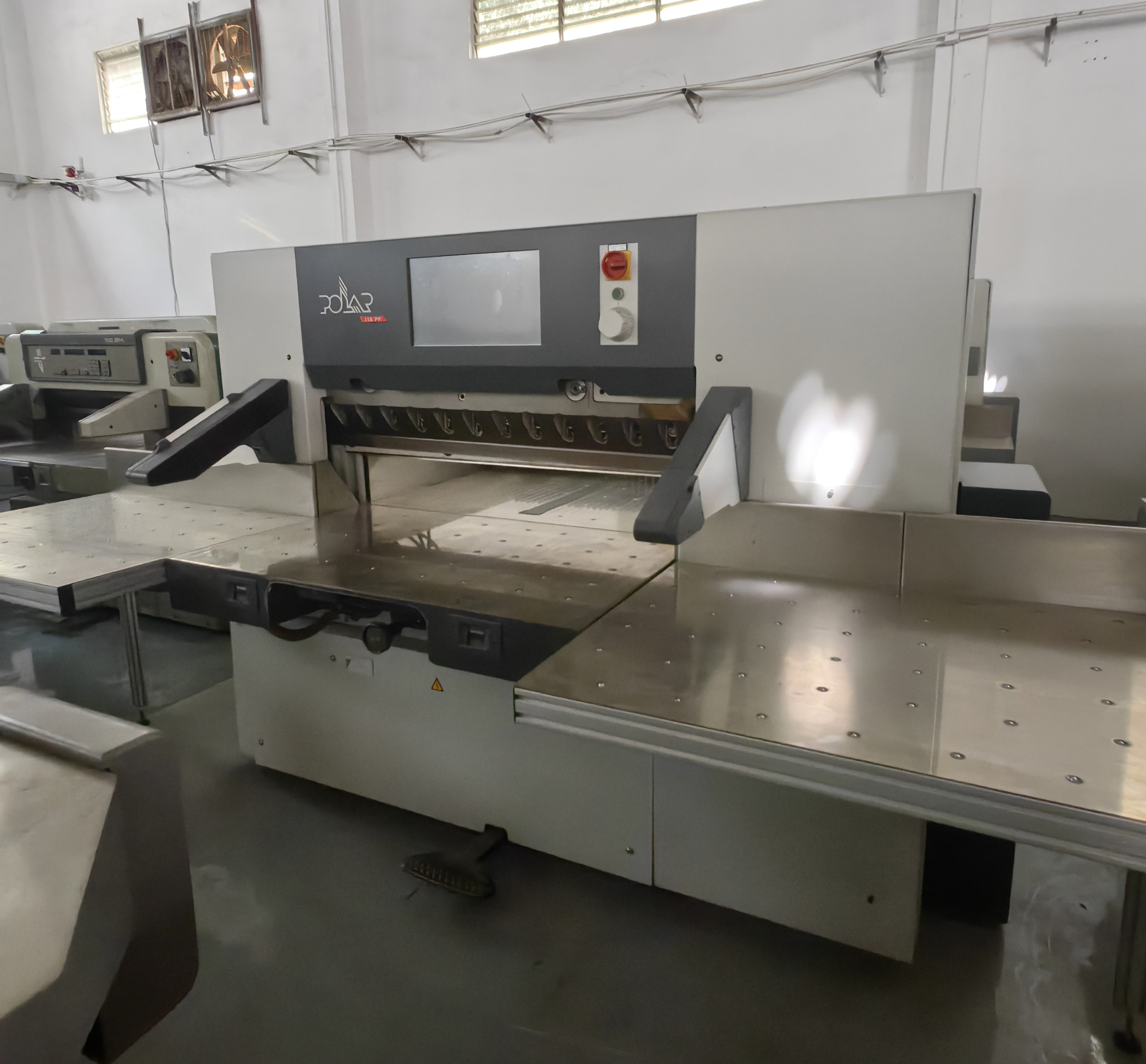 Printing Shops A4 Paper Cutting Machine 920mm Book Trimming Machine Paper Cutter