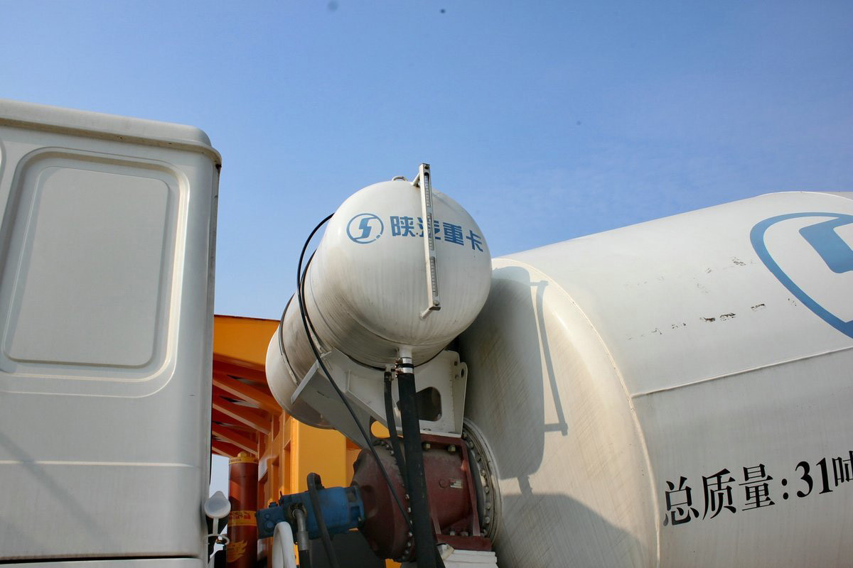Shaanxi Automobile Heavy Truck Delong F3000 375HP 8X4 Hydraulic Main Seat Concrete Mixer Truck