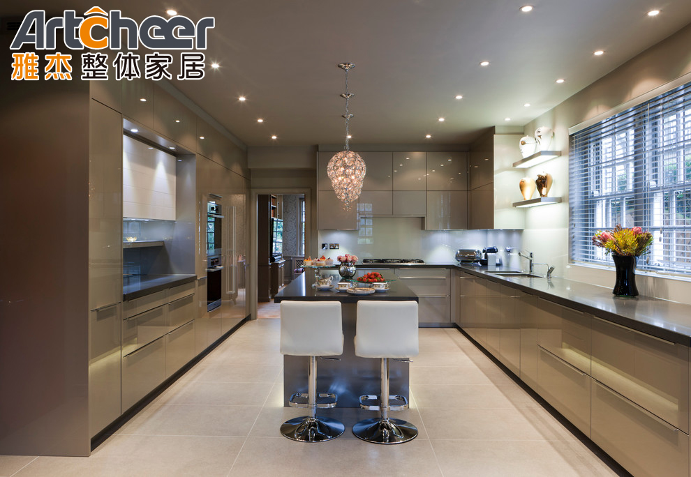 Kitchen Furniture Solid Wood Storage Cabinet with Modular Design and Customized Color