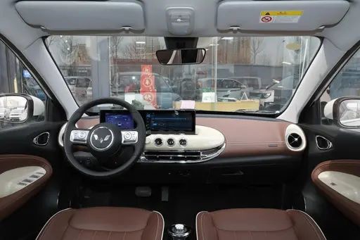 New Energy Vehicle One Start Wuling Bingo 4 Seats Car Pure Electric Model 333KM