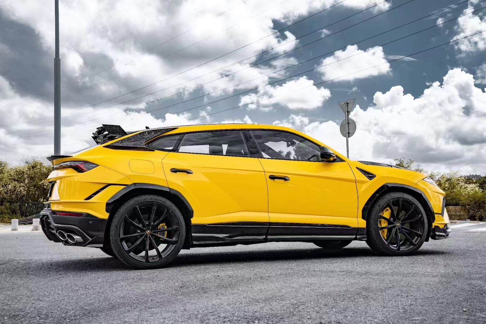 URUS Lamborghini Body Kit 2018-2019 Carbon Fiber Front Lip Diffuser Urus Wide Body Kit