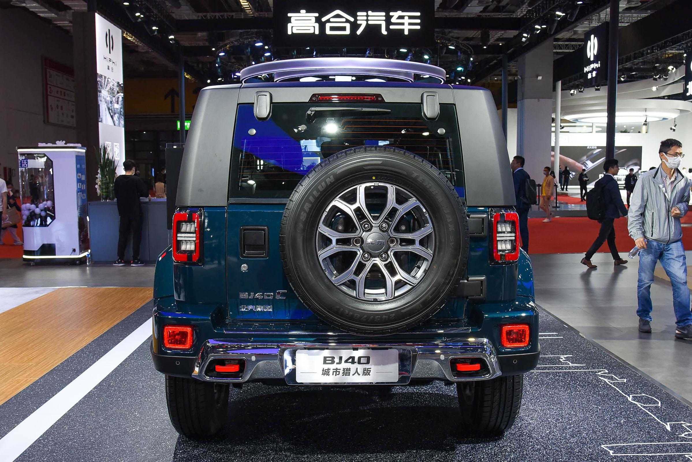 2024 BAIC BJ40 Plus Fuel Petrol Cars Off-road SUV 2.0T Auto Compact SUV 4x4 Vehicles with Front Disc Rear Disc Brake System