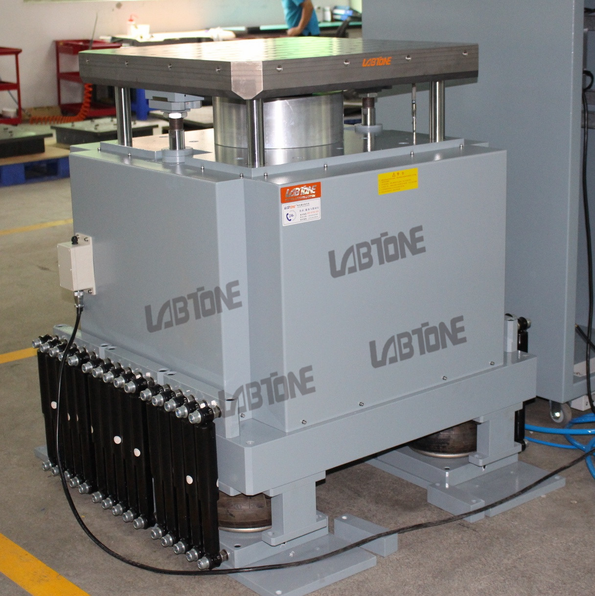 Professional 15KW Bump Test Machine With Half Sine Wave 500*700 Mm Table Size