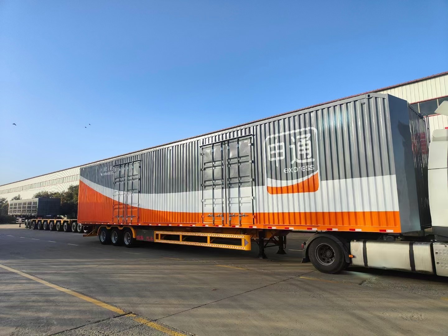 New 3 Axle Van Type Heavy Duty Utility Box Semi Trailer Long Distance Logistics Transport Trailer For Sale