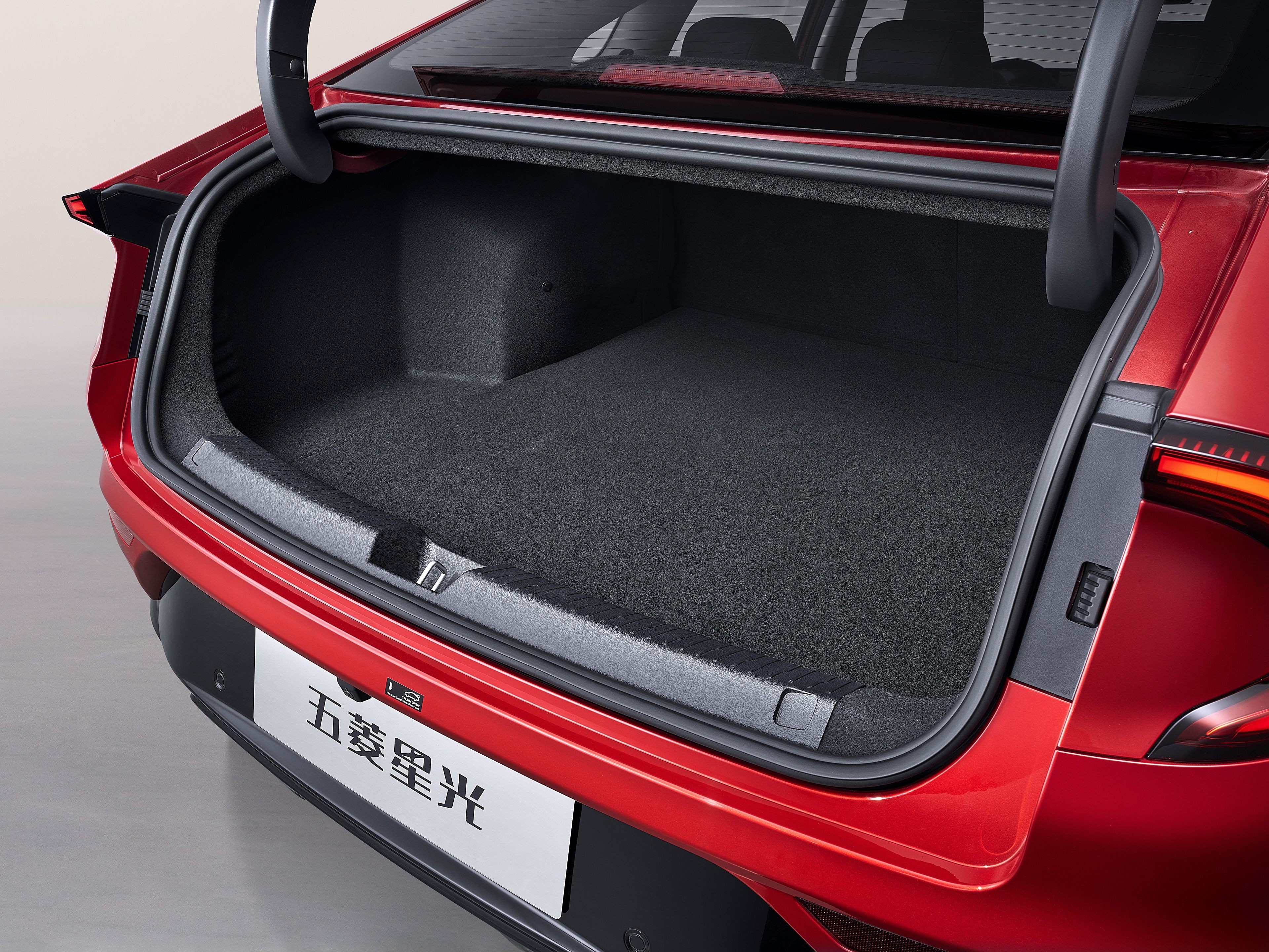New Electric Car 2024 Hybrid Vehicle Electric Cars 4 Doors 5 Seats In Stock For Wuling Xingguang Phev
