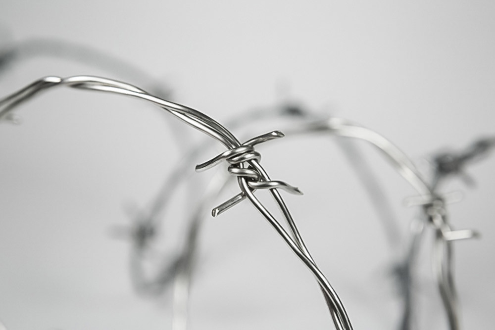 Barbed Wire Cattle Fence High Tensile Welded Twisted Security Barbed Wire Fencing