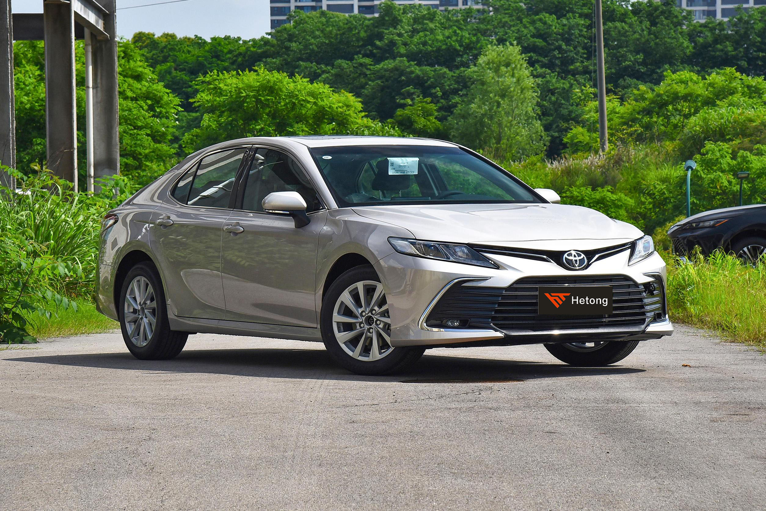 2023 Toyota Camry 4 Wheel Hybrid Sedan High Speed Gasoline Car with Radar Front 4 Rear 4