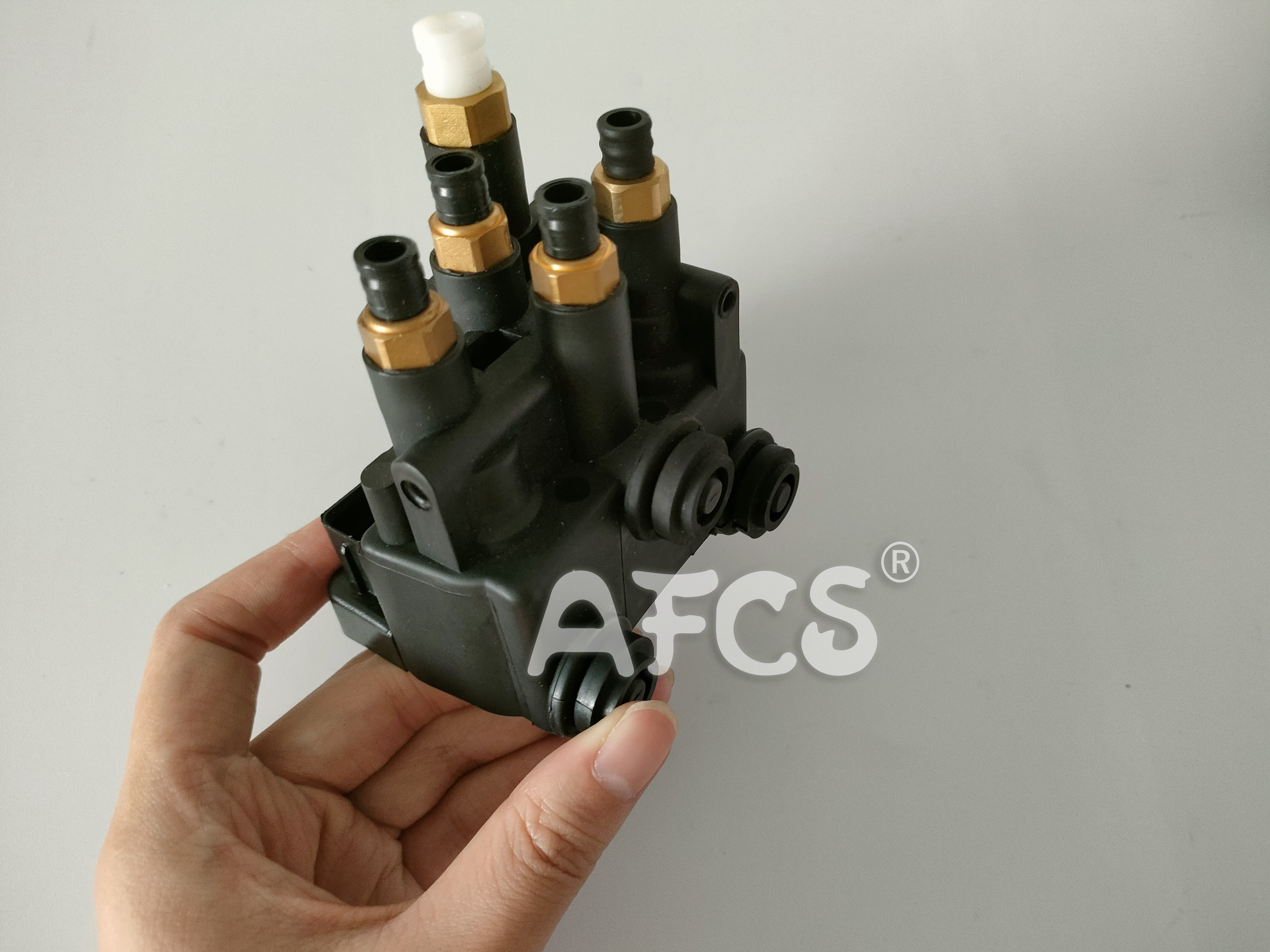 LR037081 LR037082 LR070245 Air Valve Block For Land Rover Defender Van