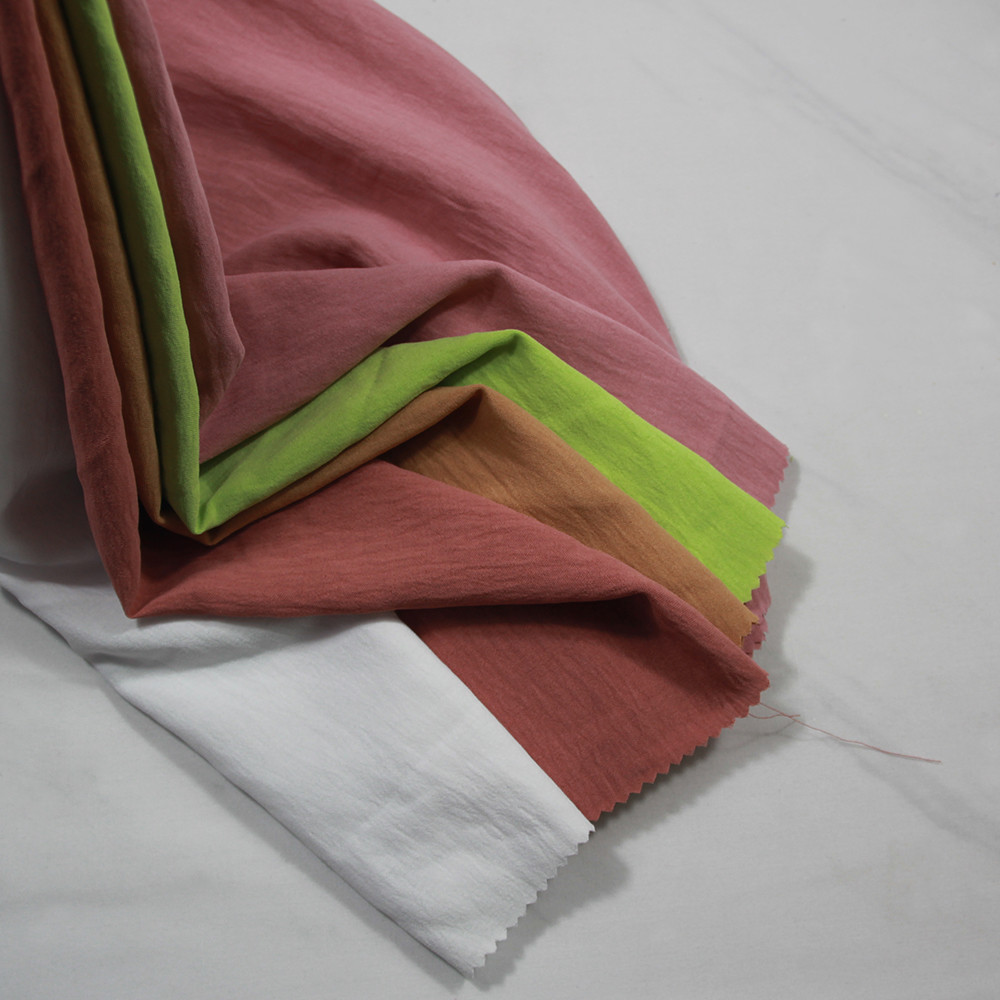 CEY Fabric 100% Polyester Easy Care Soft Hand Felling High Color Fastness Breathable for Women's Wear