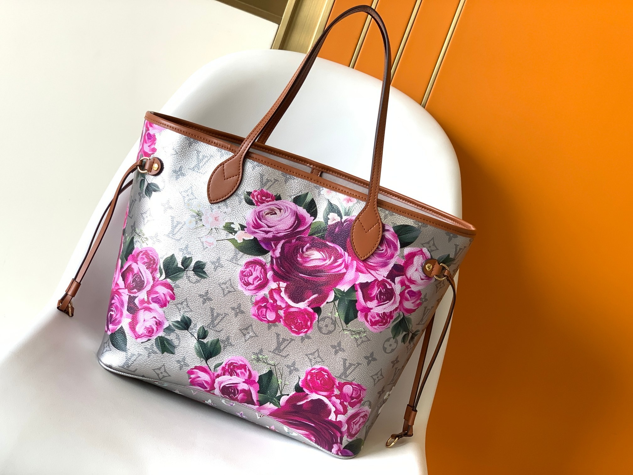 Floral Pattern Silver Louis Vuitton Large Never Full M21352