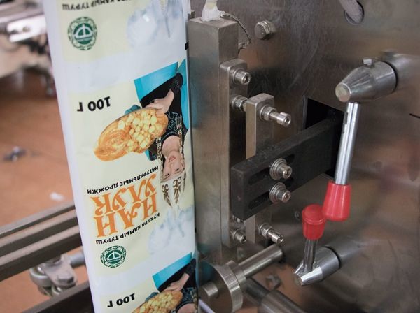 granular packing machine cashew nut dry fruits packaging machine volumetric cup dosing machine volumetric cup dosing
